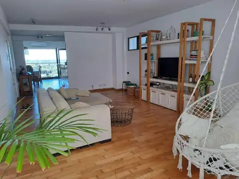 DEPARTAMENTO 4 AMBIENTES CON COCHERA EN VENTA, QUILMES CENTRO.