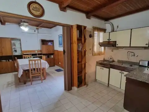 Casa 6 ambientes con 2 baños
