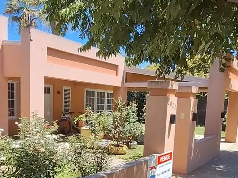 EXCELENTE CASA CON GRAN TERRENO EN SARMIENTO