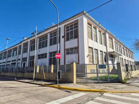 Edificio Comercial en  Mataderos