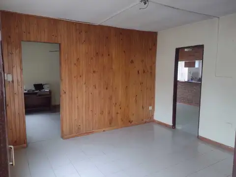 Casa 6 ambientes con 1 baño