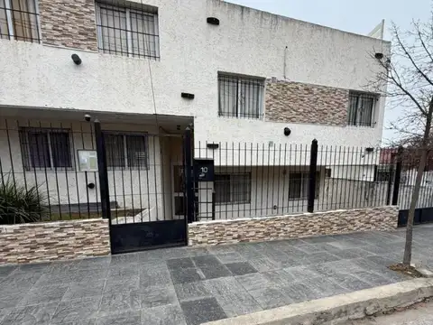 Jacaranda 100, Piso PB