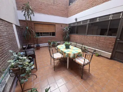 Espectacular departamento 4 Amb C Dep Cochera Fija Balcón y 2 patios