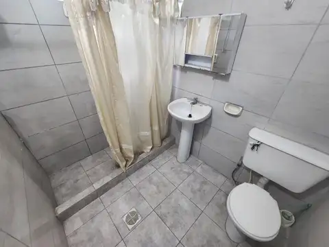 Casa 2 ambientes con 1 baño