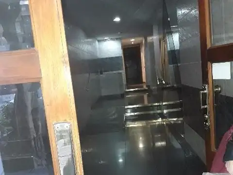 AMPLIO DEPARTAMENTO DE 3 AMBIENTES CON BALCON