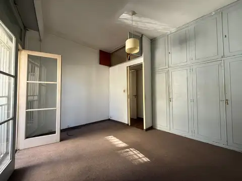 Hermoso departamento de 3 ambientes al frente con balcón en Flores