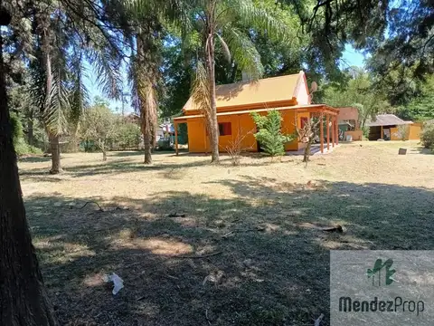 Casa Con Galpón en venta.