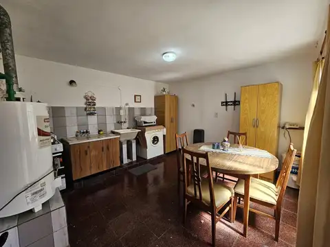 Casa 2 dormitorios en Berisso con jardín y terraza