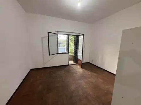 Depto Tipo Casa en Alquiler en Monte Castro, $ 950.000