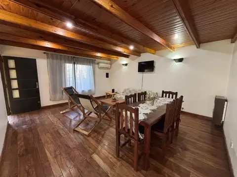 Casa 4 ambientes con 2 baños