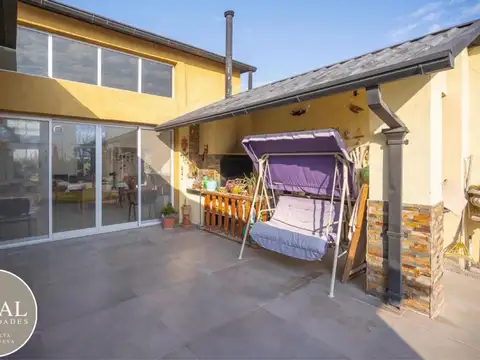 Casa 5 ambientes con 2 baños