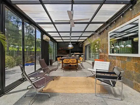 Casa 7 ambientes con 4 baños
