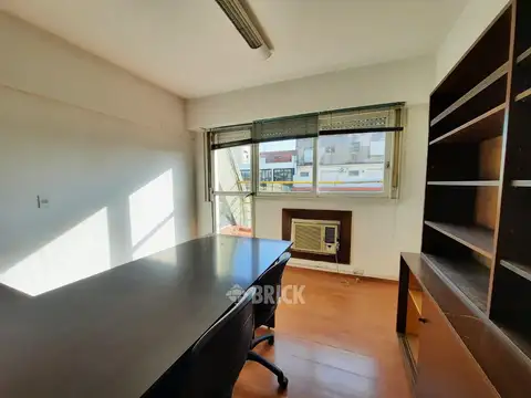 Oficina 5 ambientes con 1 baño