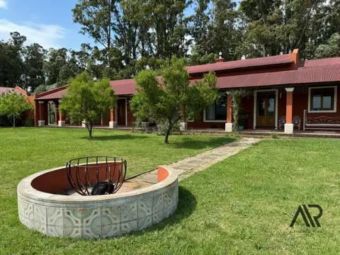 Casa en venta de 5 dormitorios c/ cochera en Bella Vista