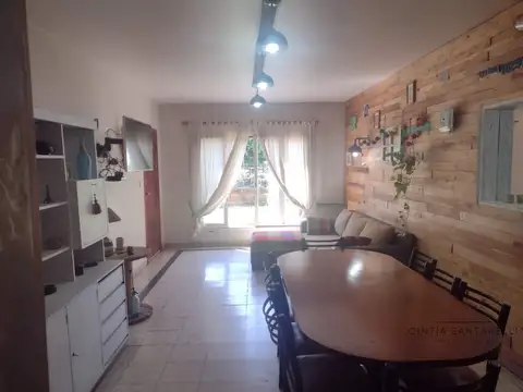 Casa 5 ambientes con 2 baños