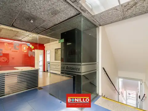 Oficina 5 ambientes con 3 baños