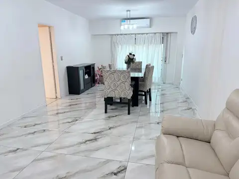 IMPECABLE 4 AMBIENTES C/ DEPENDENCIA Y COCHERA  112 MTS TOTALES MAS COCHERA