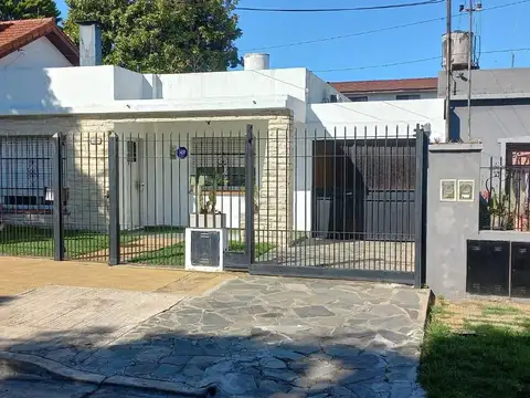 Excelente Propiedad en venta 4 ambientes con jardin Malvinas Argentinas