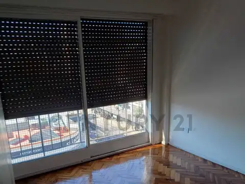 VENTA DEPTO. 3 AMB. FLORES c/BALCÓN