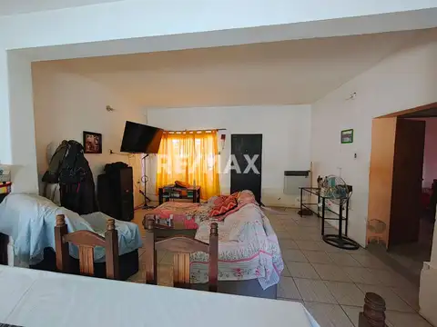 Avenida Roque Saenz Peña 900