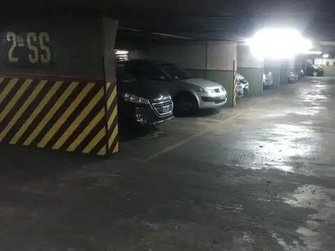 OPORTUNIDAD! COCHERA DOBLE FIJA EN TRIBUNALES - INMEJORABLE UBICACION-VIGILANCIA 24HS-ACCESO PRIVADO
