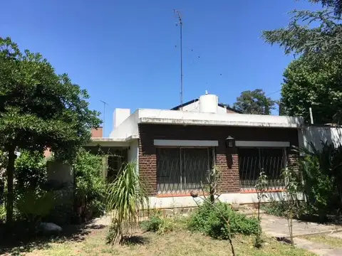 Casa 5 ambientes con 1 baño