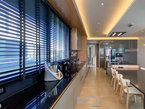 Casa en Alquiler con 1 cochera