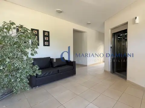 De las Totoras 100, Piso 1