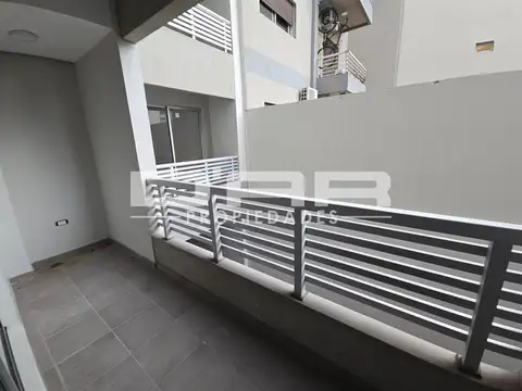 Cnel R L Falcon 6600, Piso 1