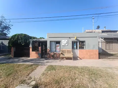 Se vende casa sobre avenida Minetti