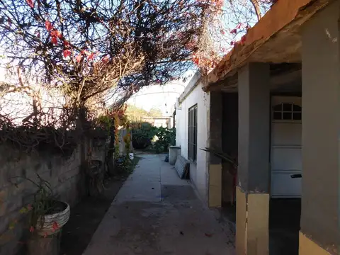 Se vende casa sobre avenida Minetti