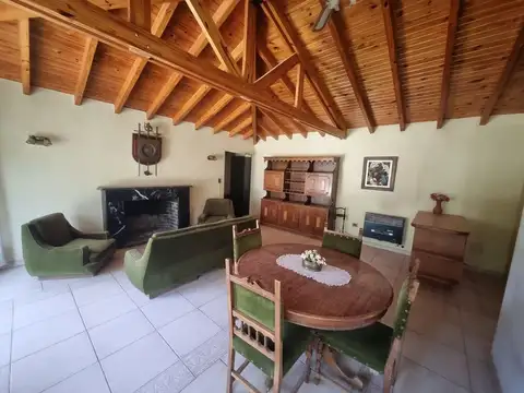 Casa 6 ambientes con 1 baño