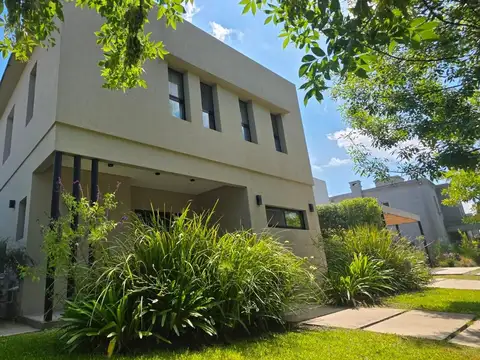 Casa a la venta en Araucarias Puertos del Lago