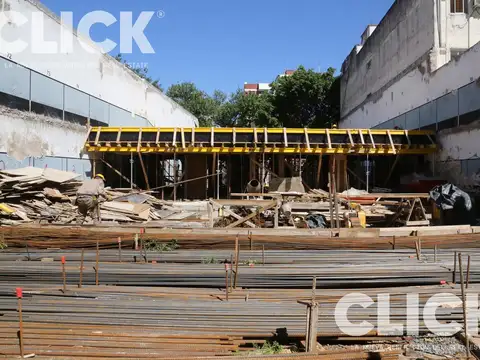 Venta - Departamento 5 ambientes tipo casa con jardín - Colegiales