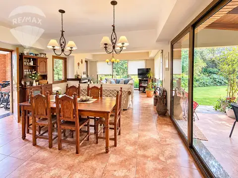 Casa 5 ambientes con 2 baños