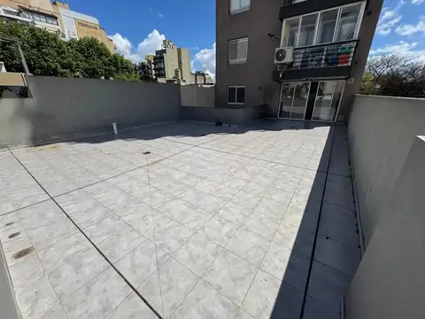 DEPARTAMENTO CON GRAN PATIO