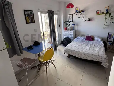 Monoambiente con balcón en Boedo