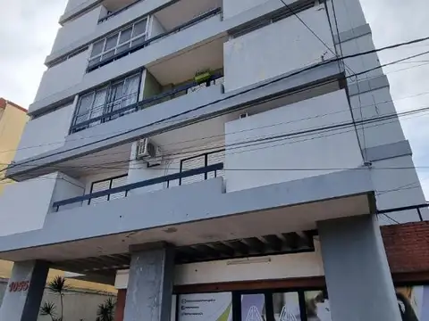 Arturo Illia 1000, Piso 1