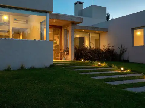 Residencial 1 , Costa Esmeralda 100
