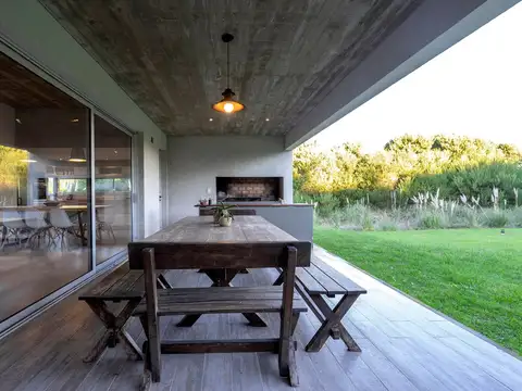 Casa Chalet  en Venta en Costa Esmeralda, Costa Atlántica, Buenos Aires