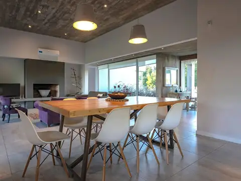 Casa 4 ambientes con 3 baños