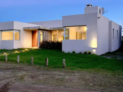 Casa Chalet  en Venta en Costa Esmeralda, Costa Atlántica, Buenos Aires