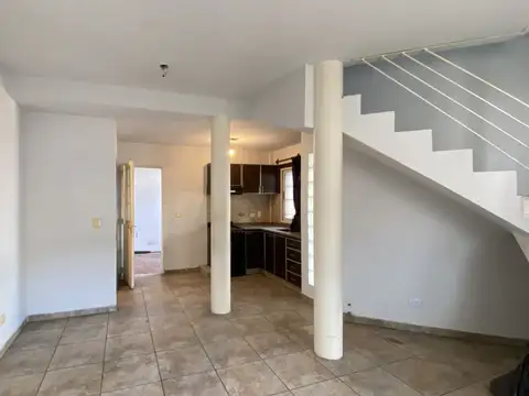 Depto Tipo Casa en Alquiler de 3 ambientes