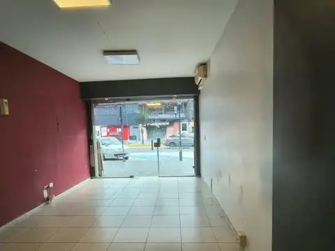 Excelente LOCAL de 45 m2 sobre Av.Mitre, Munro