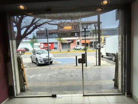 Excelente LOCAL de 45 m2 sobre Av.Mitre, Munro