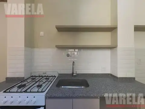 Departamento Apto Credito! Reciclado- 3 amb-Primer Piso c/Terraza propia .Bajas Expensas.u$s128.000