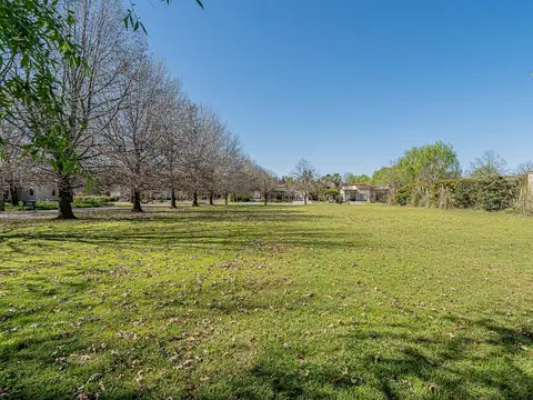 Venta terreno 1971 m2 en B Privado Lomas de Fátima