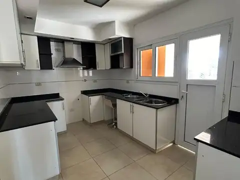 Departamento 4 ambientes con 3 baños