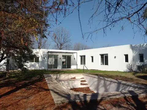 Excelente casa en venta en San Carlos C.C. con orientacion Este y Norte