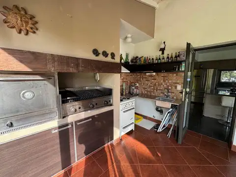 Casa en Venta con 3 cocheras